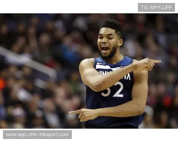 球星得分爆发引发媒体“单场纪录”讨论