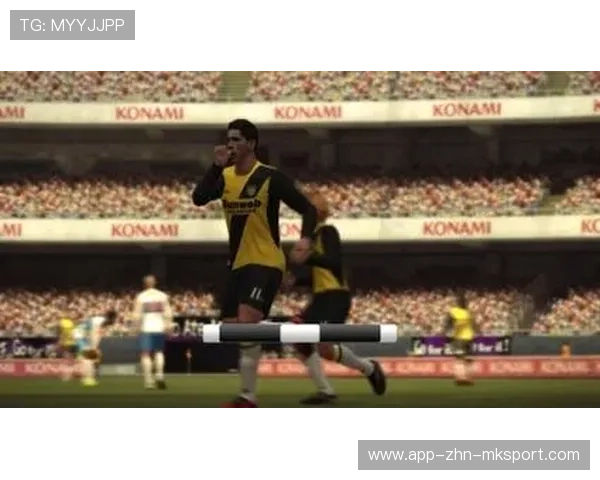 库普梅纳斯中场送出手术刀直传，助攻队友单刀推射得手